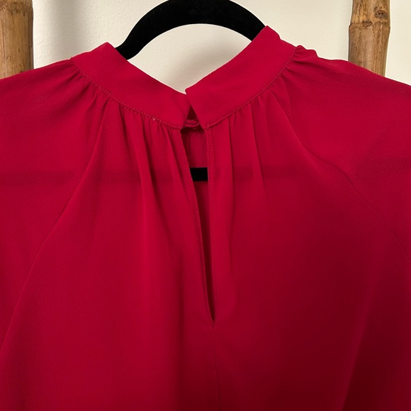 Red blouse (m) - Picture 2 of 3